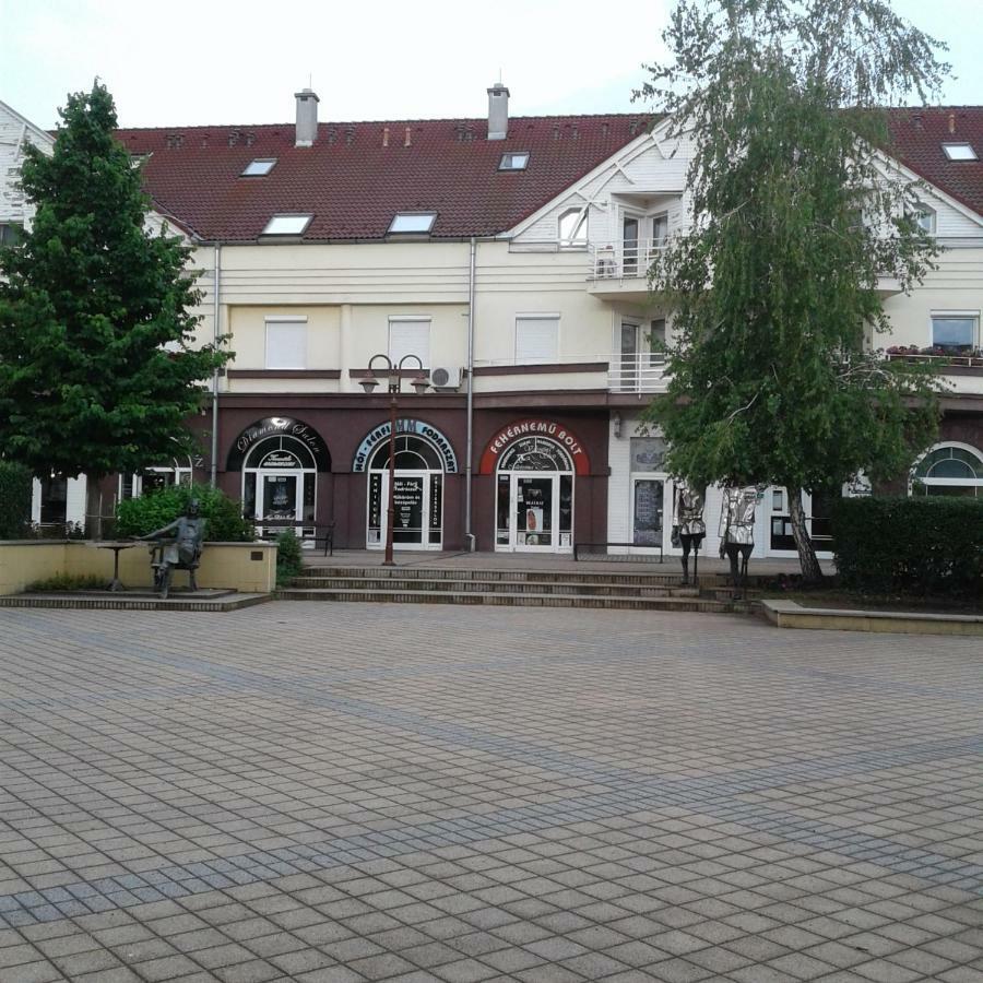 Mary Apartment Шиофок Экстерьер фото